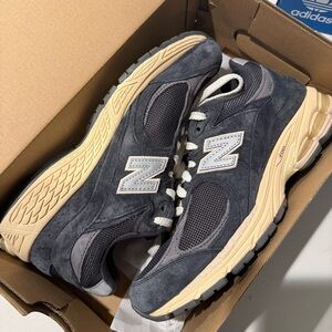 Adidas 2002R Black Grey